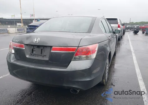 2011 Honda Accord 2.4 Lx z USA, uszkodzony, nr VIN 1HGCP2F37BA110869